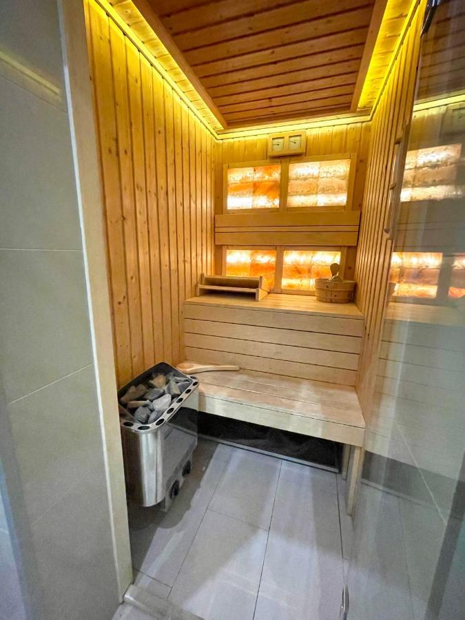 Pearl Lux Residency - Finn Sauna & Steam Room Boedapest Buitenkant foto