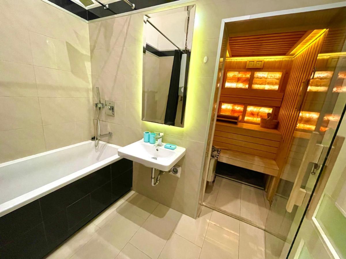 Pearl Lux Residency - Finn Sauna & Steam Room Boedapest Buitenkant foto